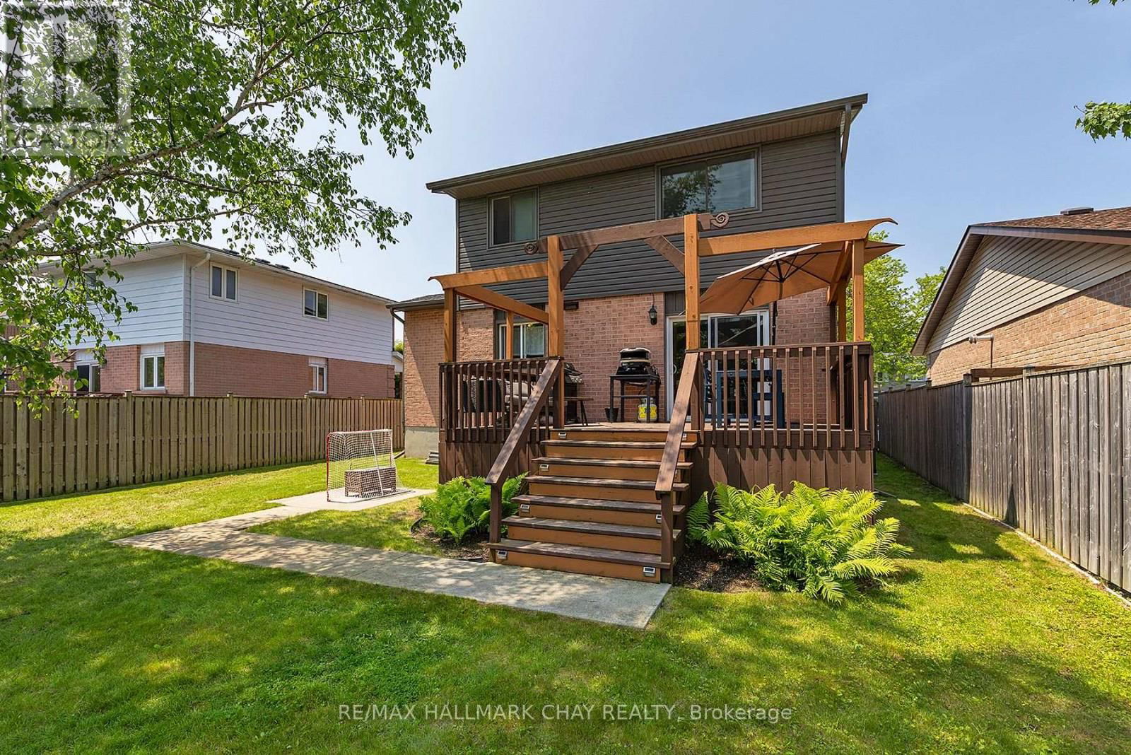 850 ROWANTREE CRESCENT Image 33
