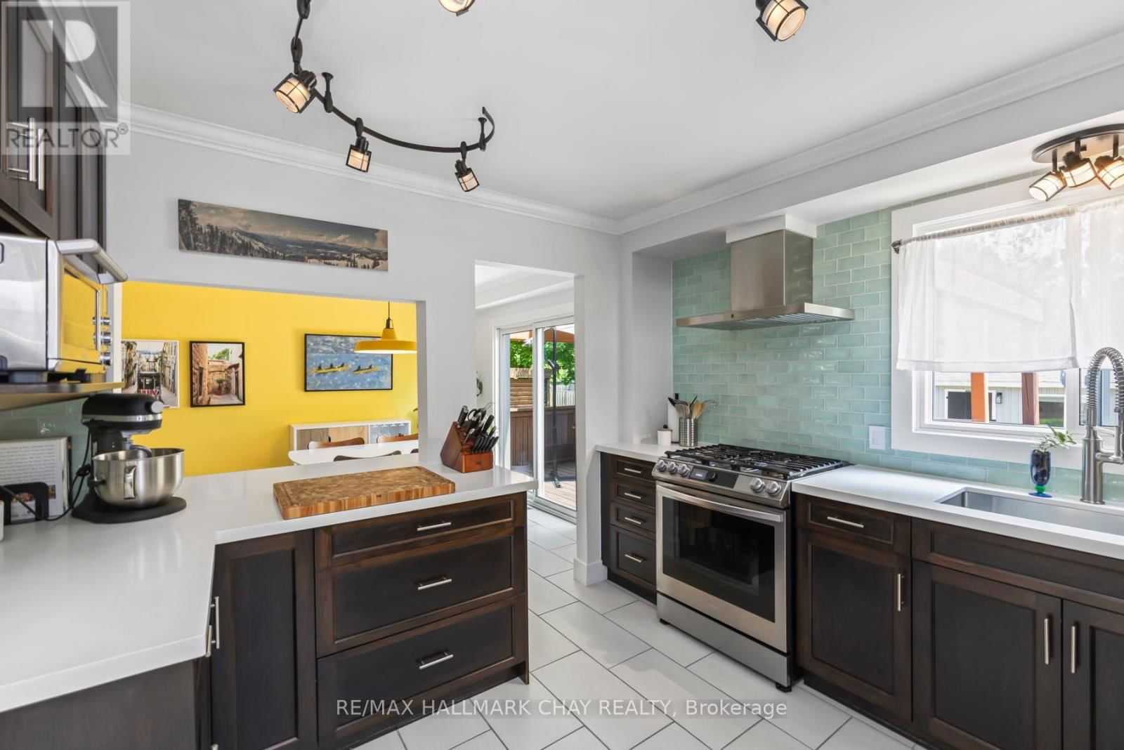 850 ROWANTREE CRESCENT Image 4
