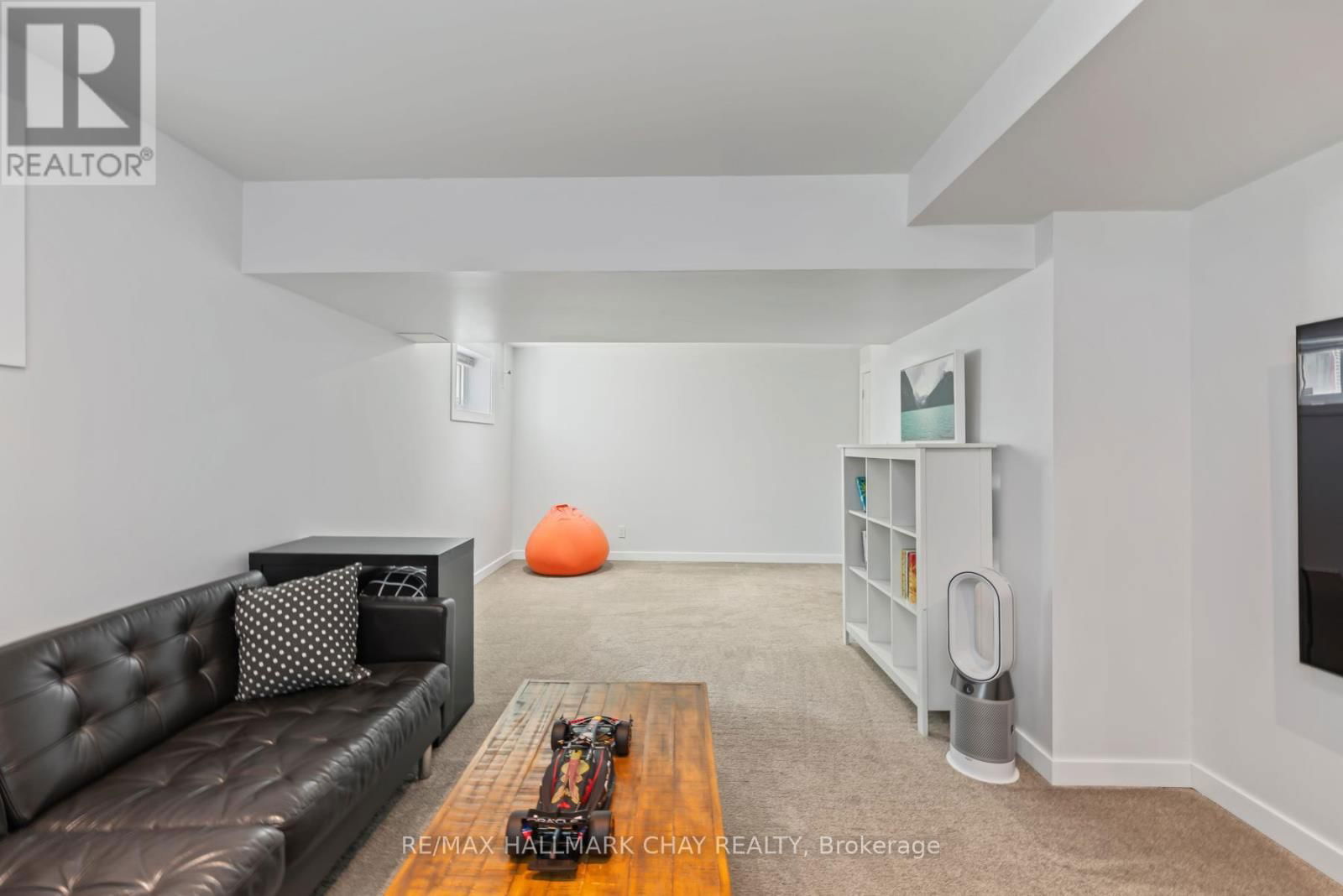 850 ROWANTREE CRESCENT Image 42