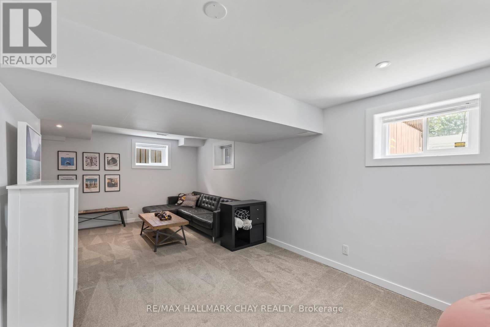 850 ROWANTREE CRESCENT Image 43