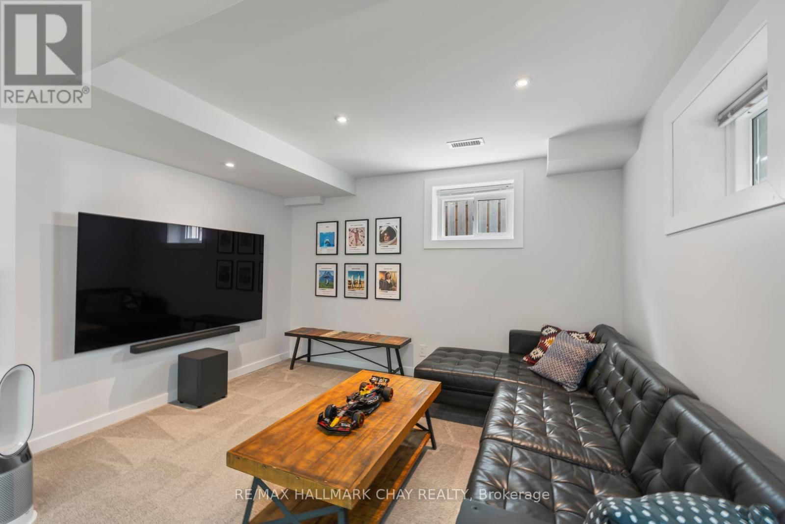 850 ROWANTREE CRESCENT Image 44