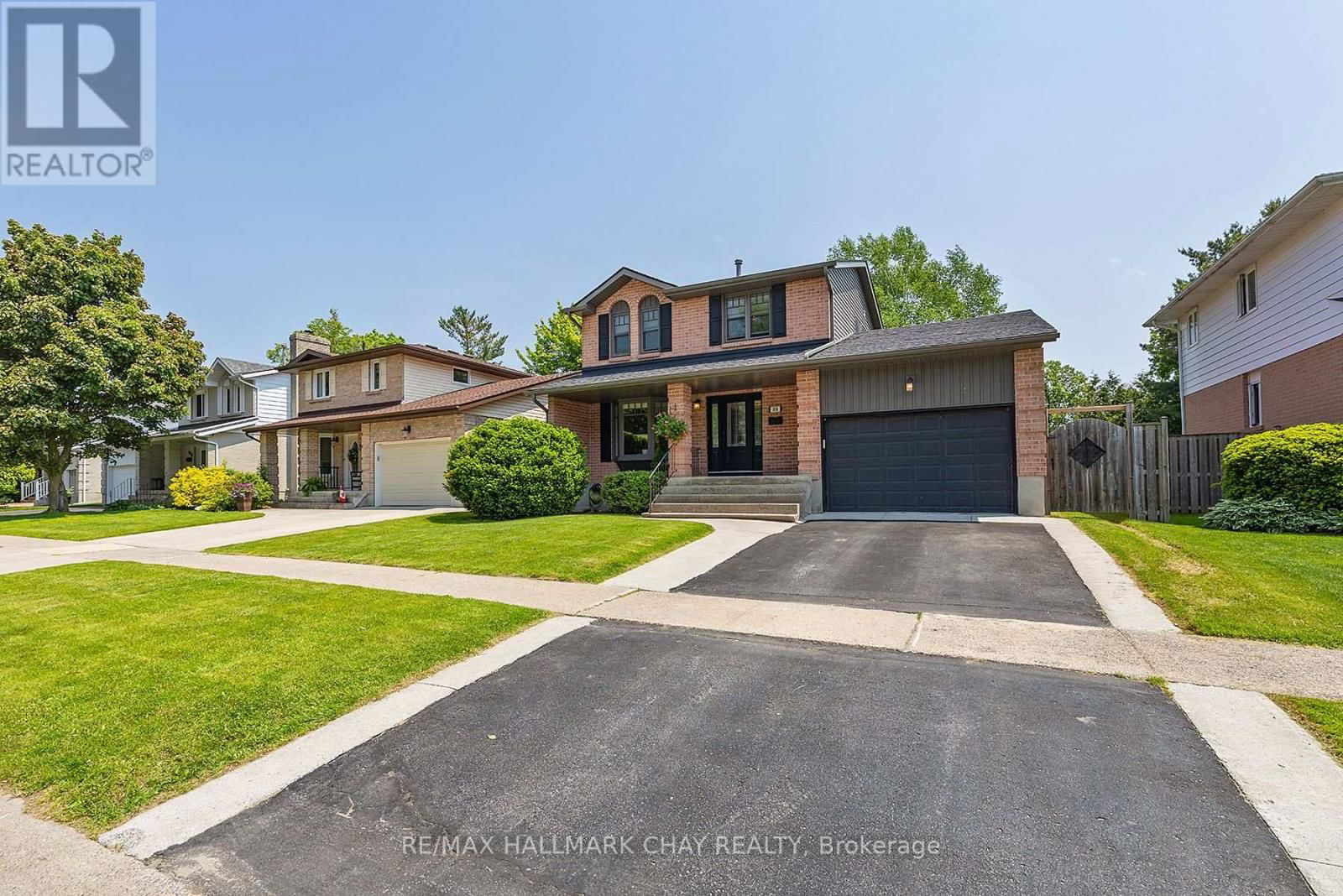 850 ROWANTREE CRESCENT Image 47