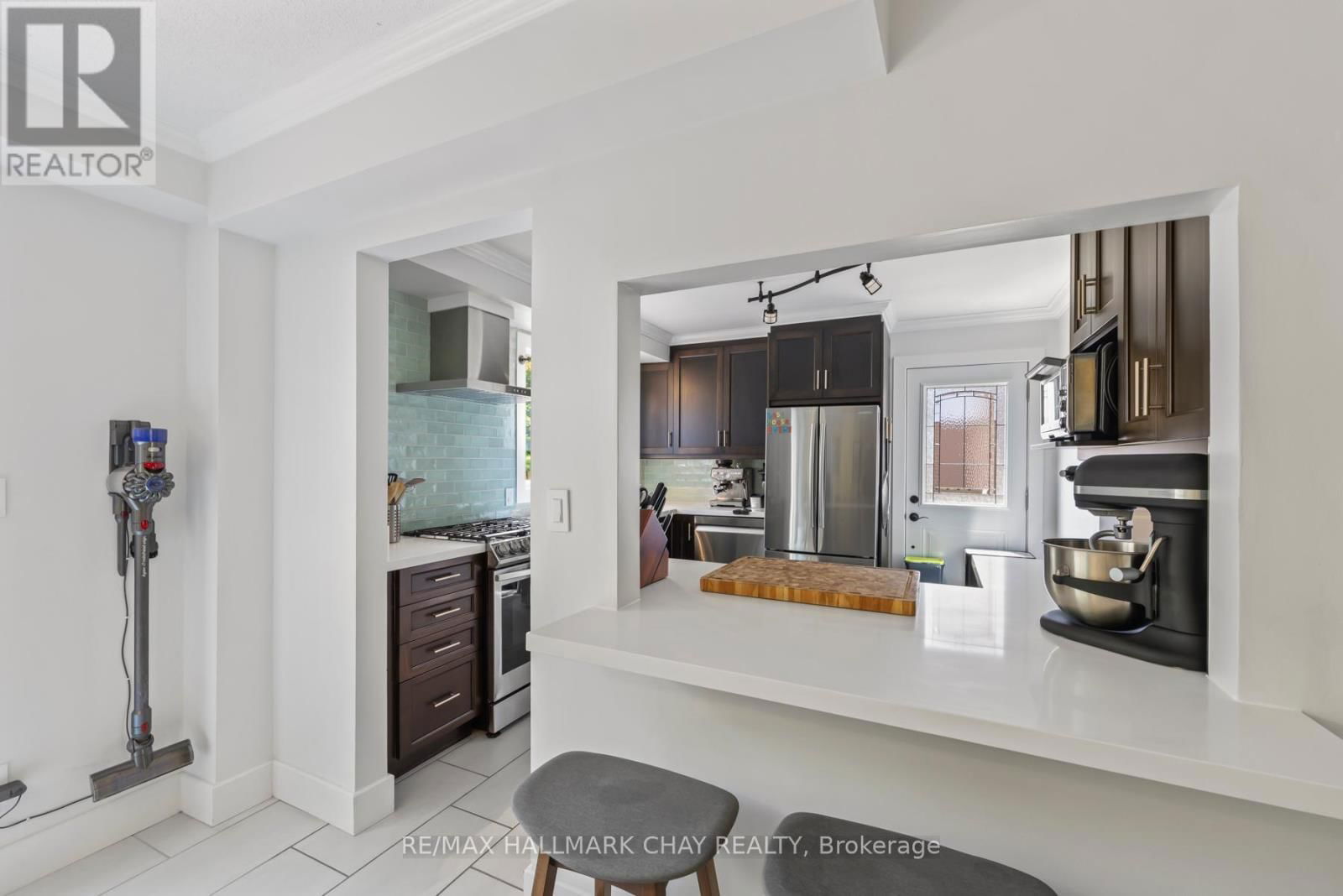 850 ROWANTREE CRESCENT Image 9