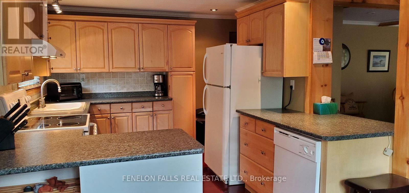 63 THOMAS DRIVE Image 12