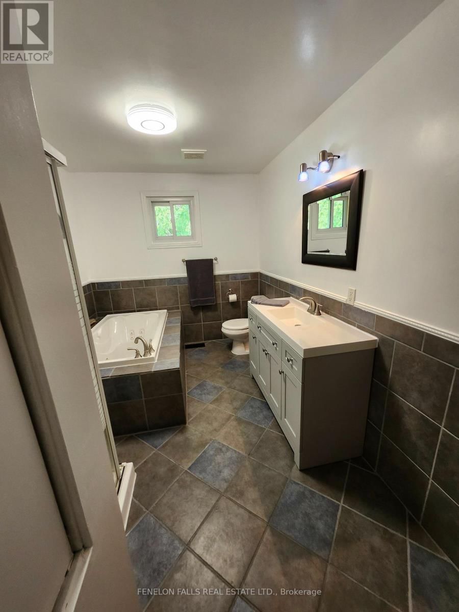 63 THOMAS DRIVE Image 17