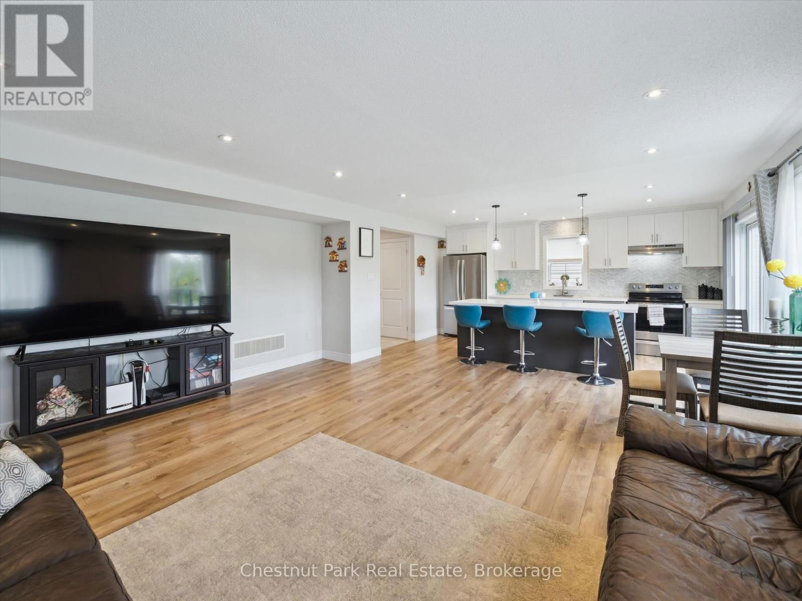 245 WILD ROSE DRIVE Image 9