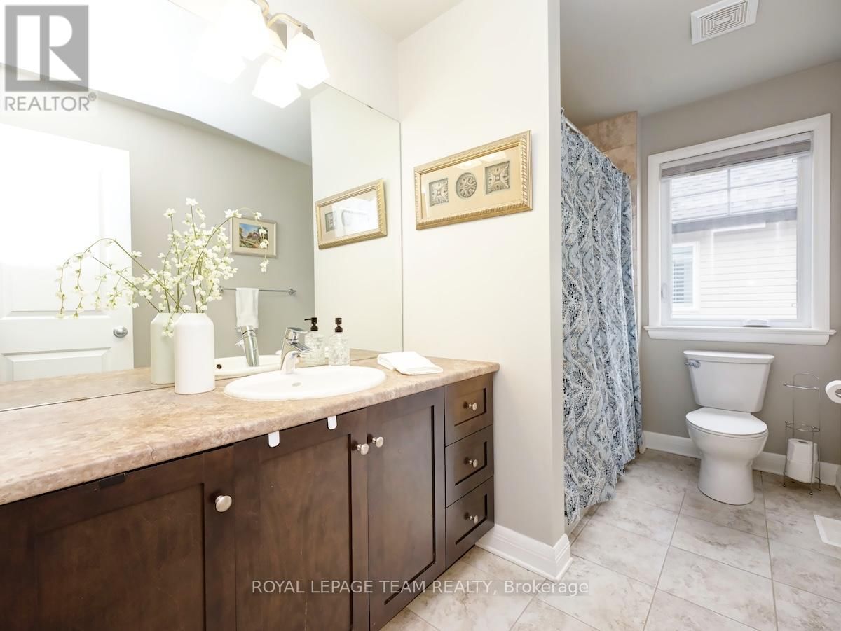 240 ESCARPMENT CRESCENT Image 24