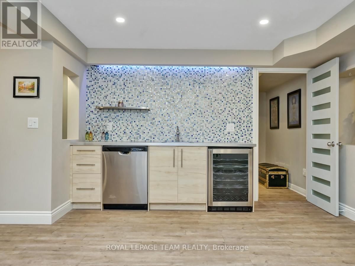 240 ESCARPMENT CRESCENT Image 34