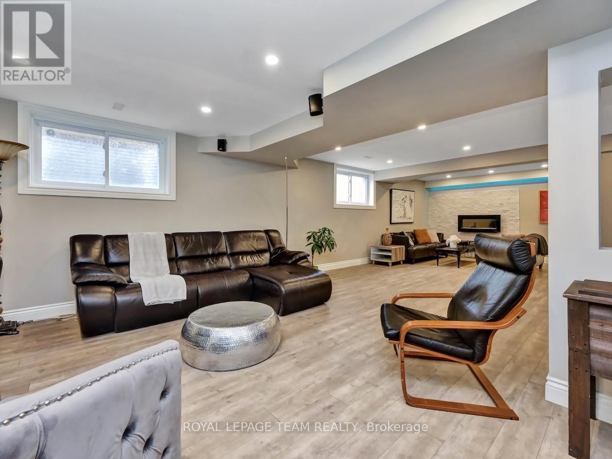 240 ESCARPMENT CRESCENT Image 36