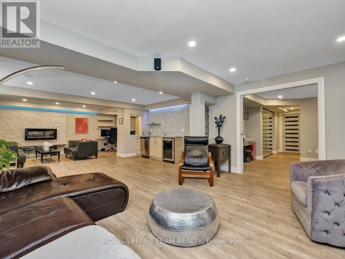240 ESCARPMENT CRESCENT Image 37