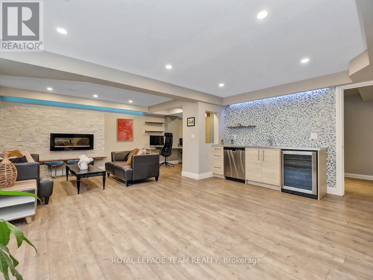 240 ESCARPMENT CRESCENT Image 38