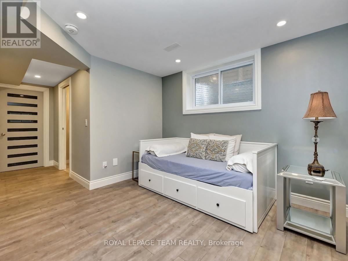 240 ESCARPMENT CRESCENT Image 39
