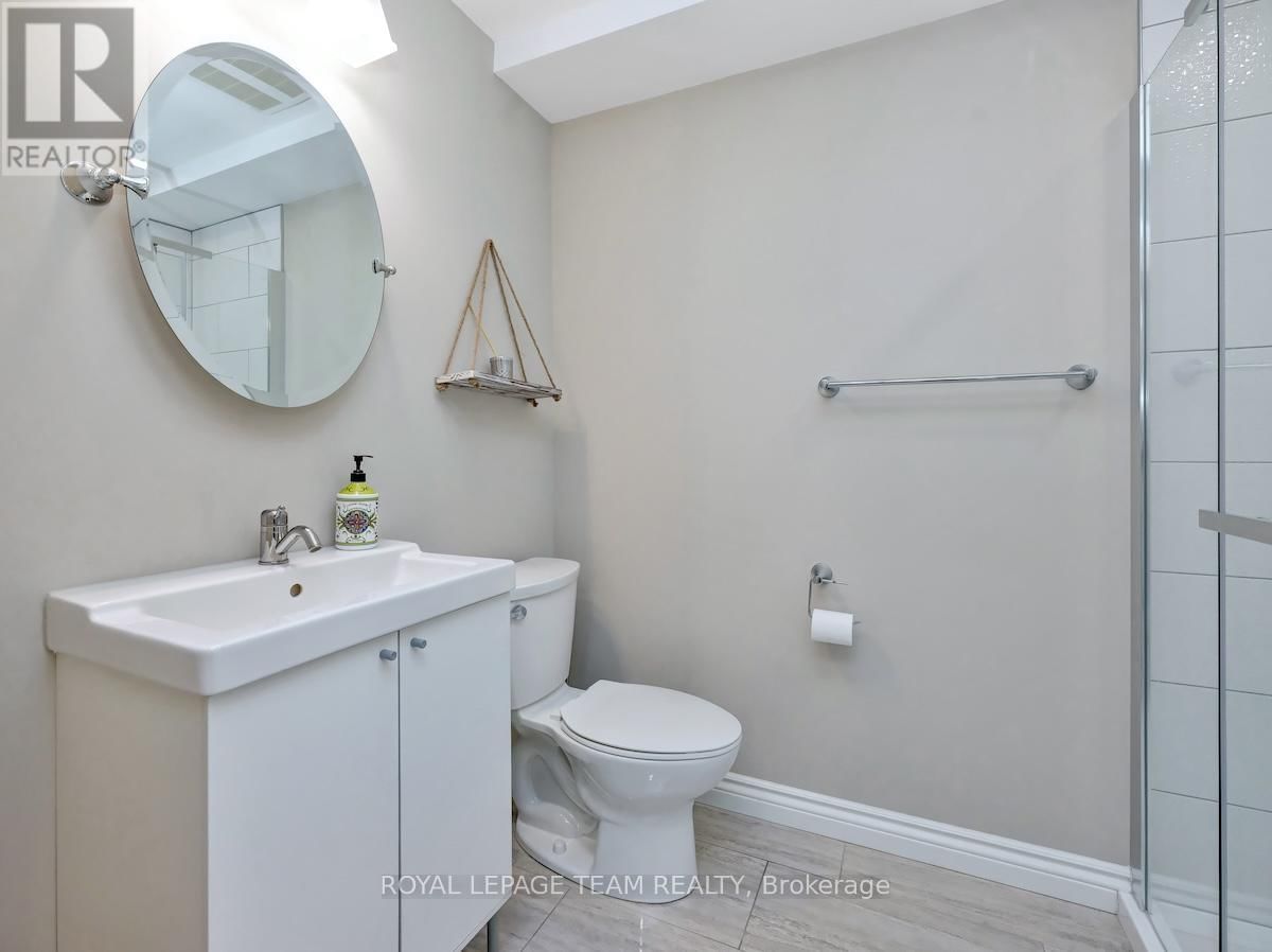 240 ESCARPMENT CRESCENT Image 42