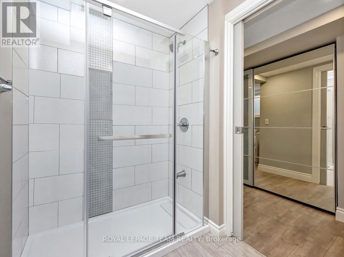 240 ESCARPMENT CRESCENT Image 43