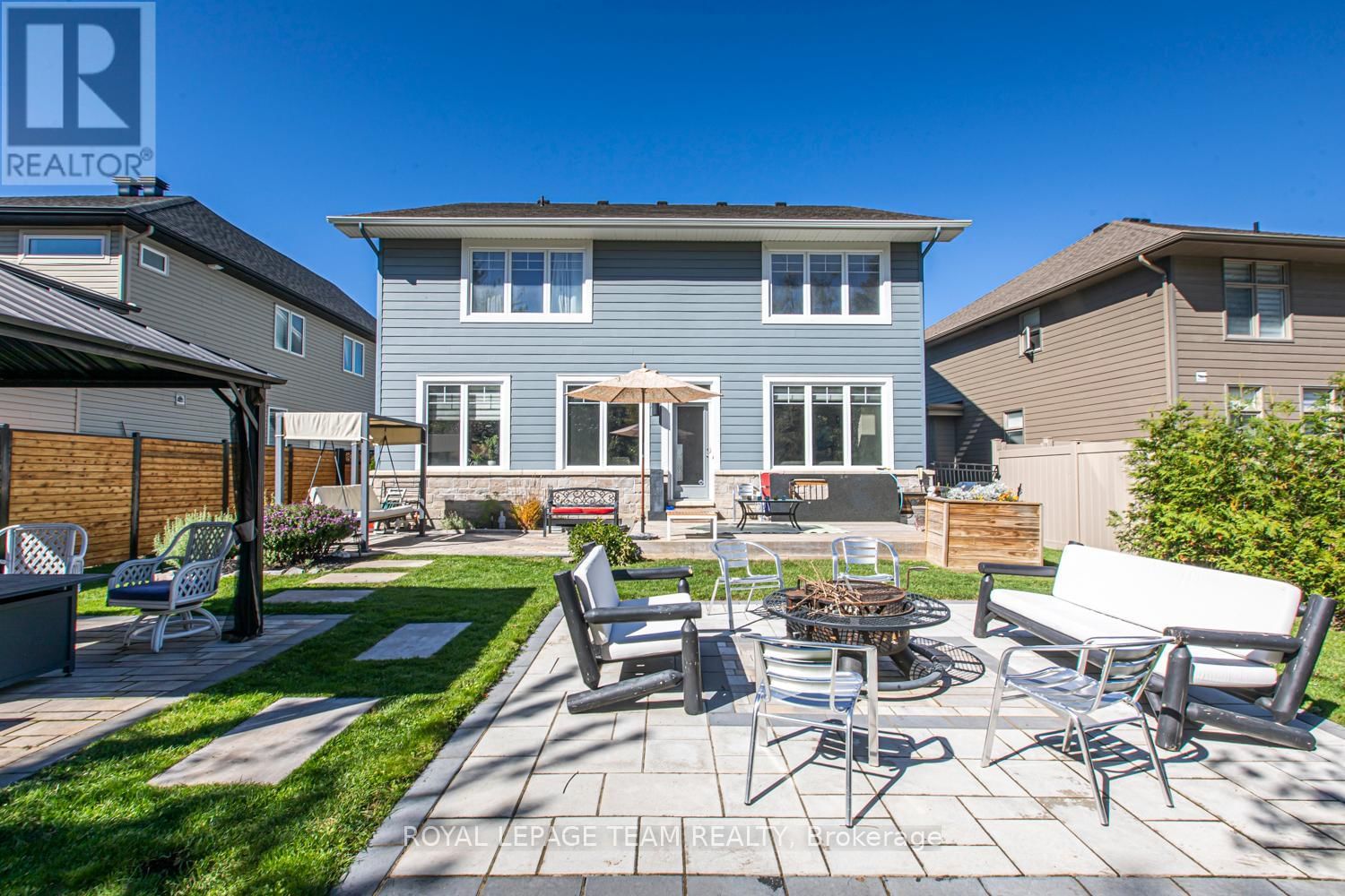 240 ESCARPMENT CRESCENT Image 45