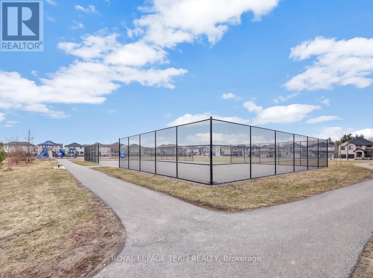 240 ESCARPMENT CRESCENT Image 46