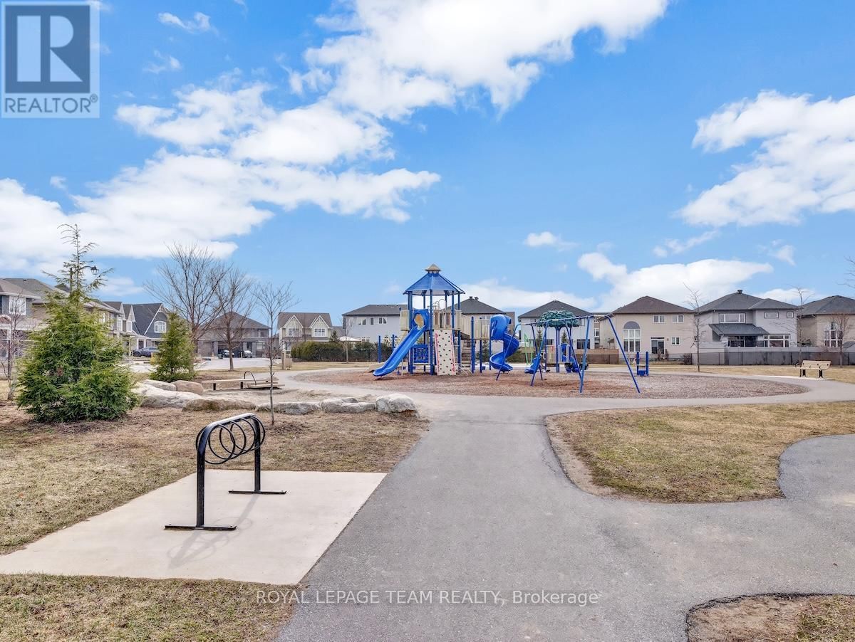 240 ESCARPMENT CRESCENT Image 47