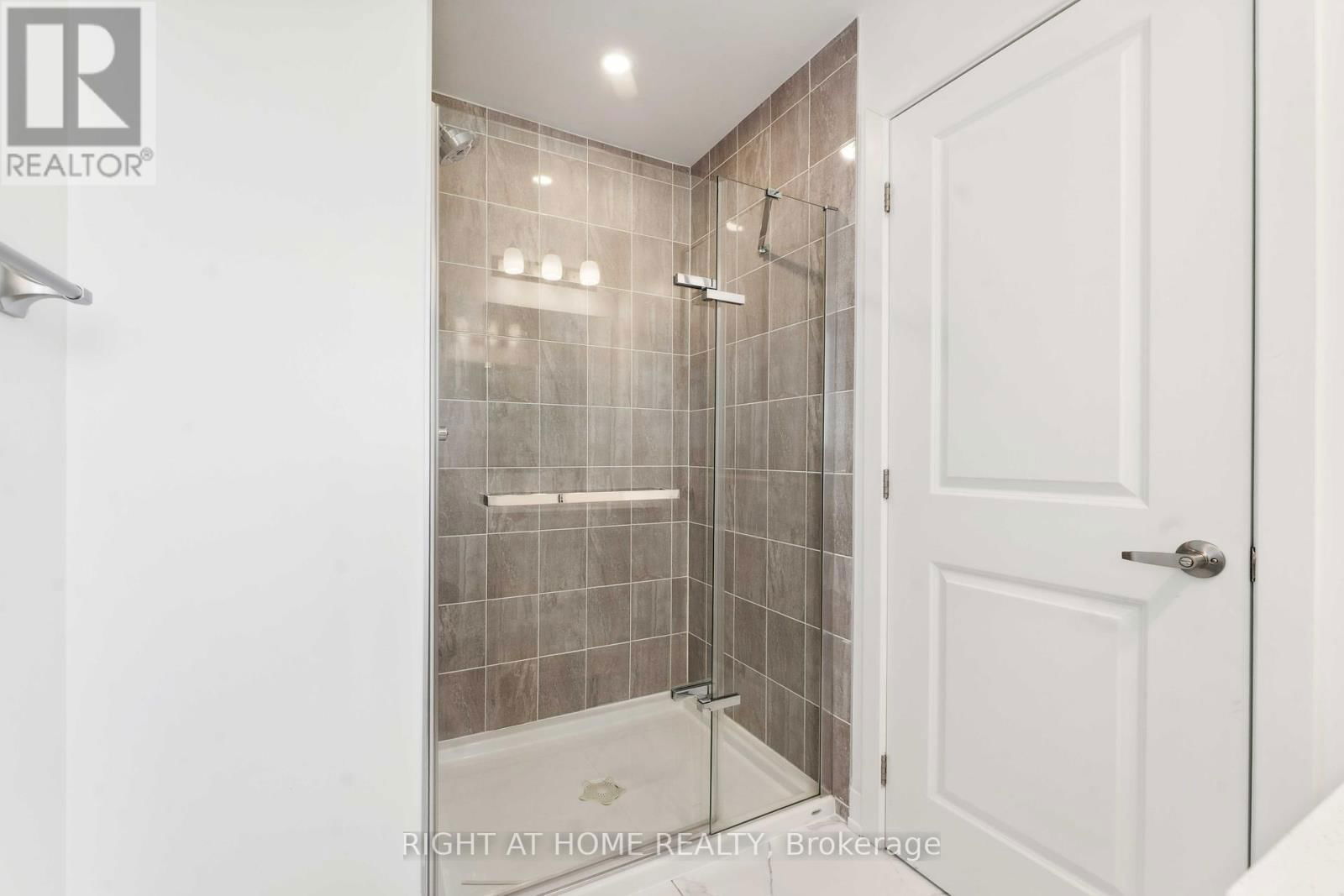 261 FINSBURY AVENUE Image 10