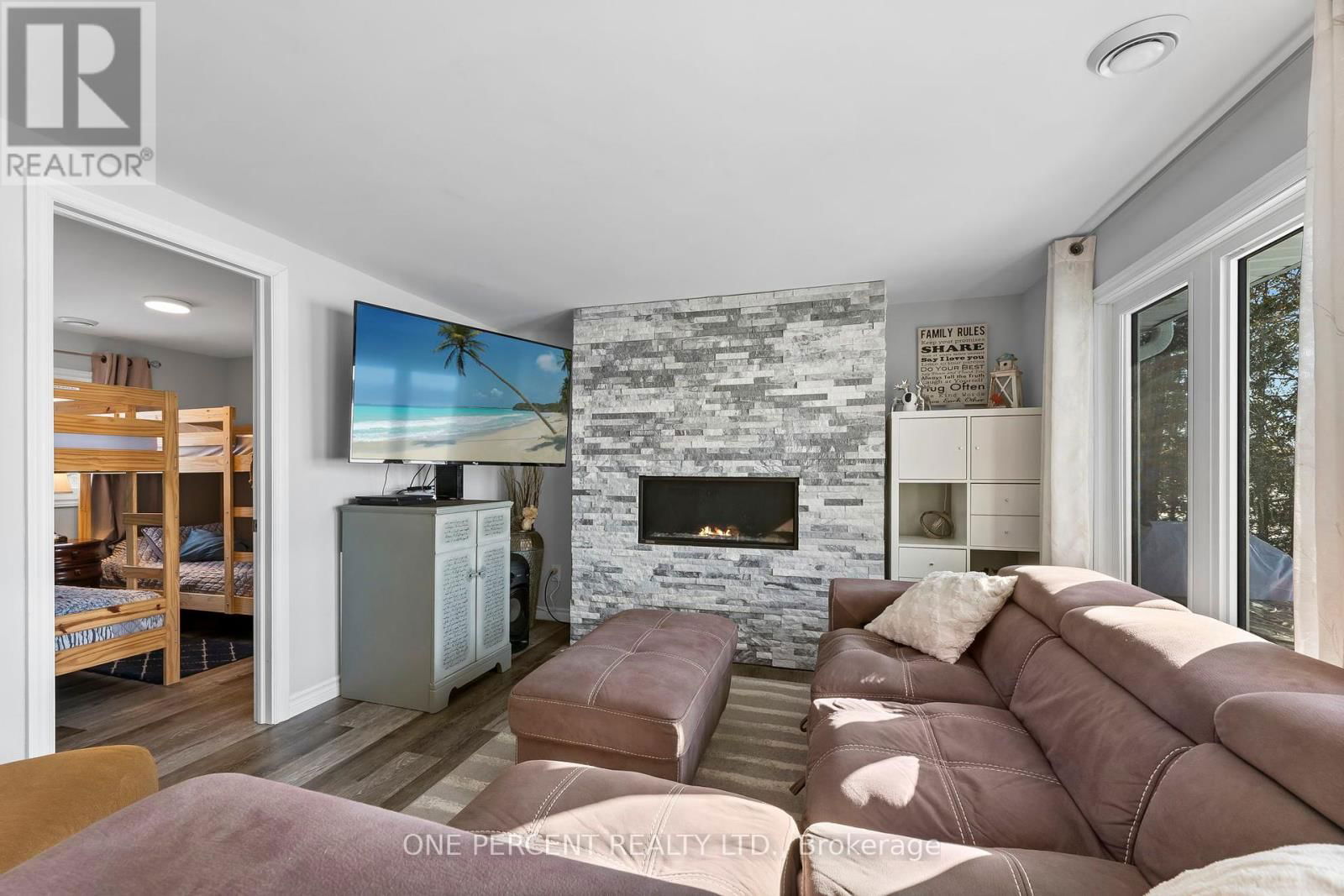 9 CHARLOTTE CRESCENT Image 18