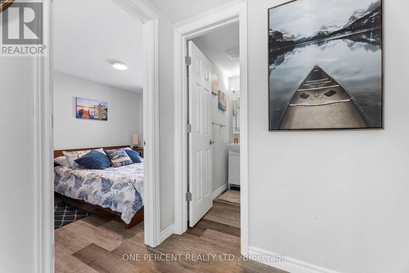 9 CHARLOTTE CRESCENT Image 21