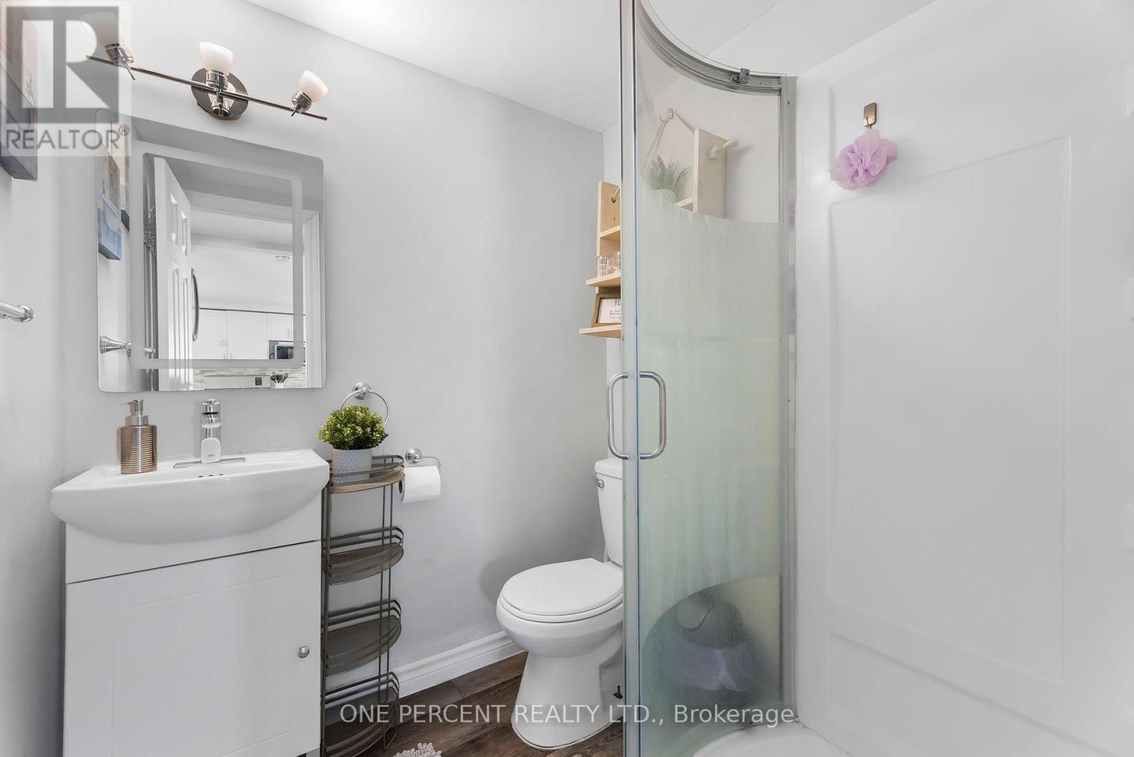 9 CHARLOTTE CRESCENT Image 23