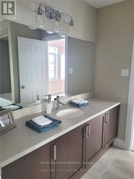 23 BARLOW PLACE Image 17
