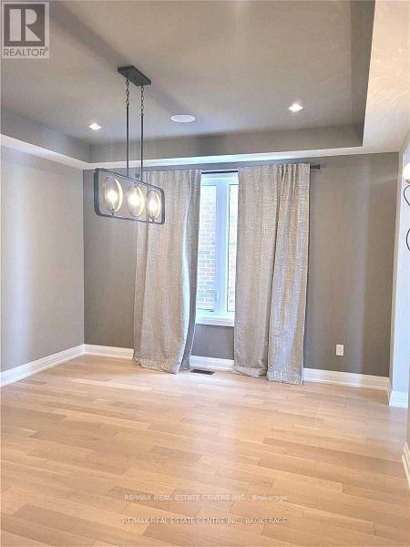 23 BARLOW PLACE Image 4