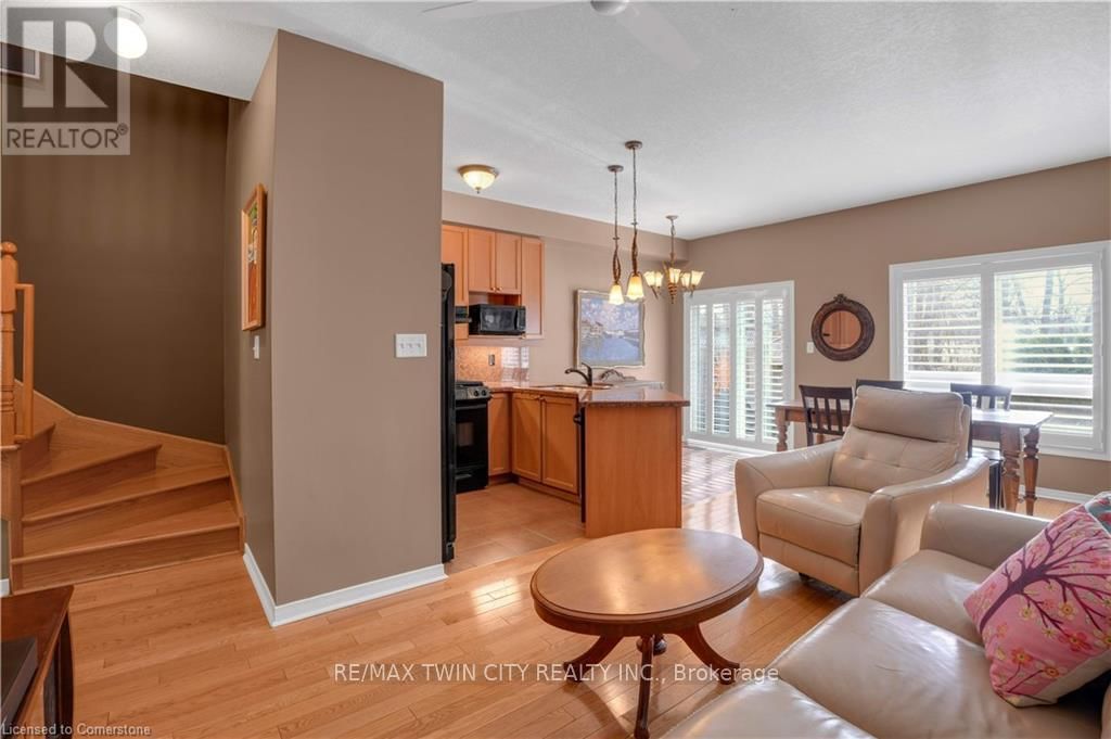 45 - 110 HIGHLAND ROAD EAST Image 9