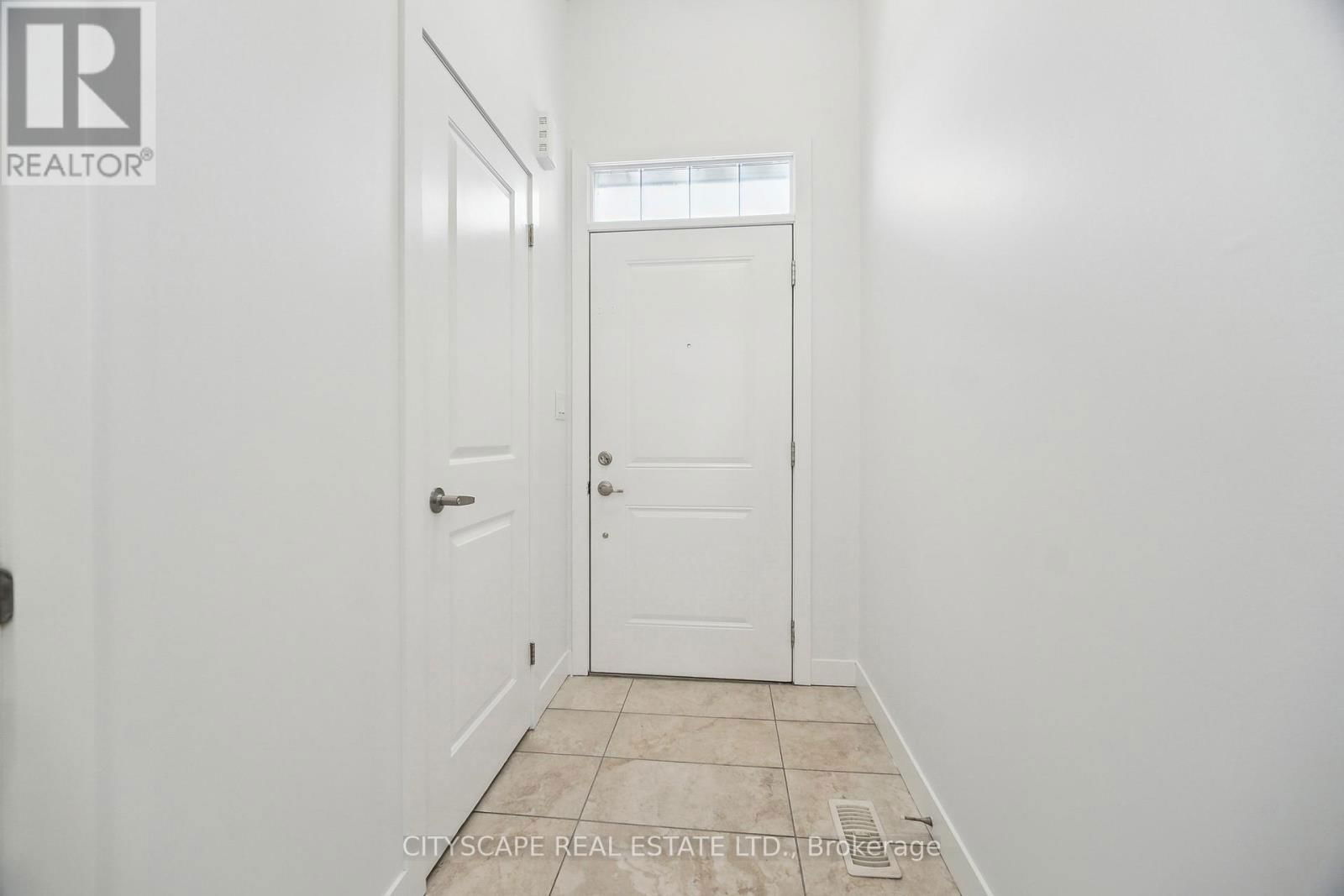 B3 - 439 ATHLONE AVENUE EAST Image 4