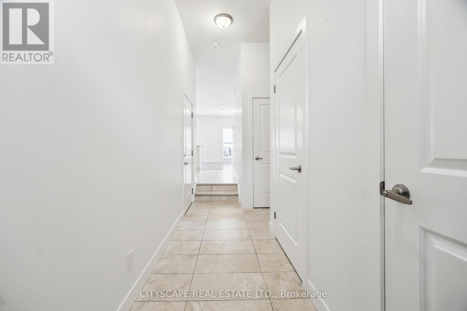 B3 - 439 ATHLONE AVENUE EAST Image 6