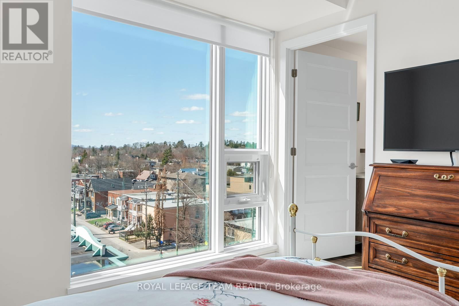 712 - 411 MACKAY STREET Image 14