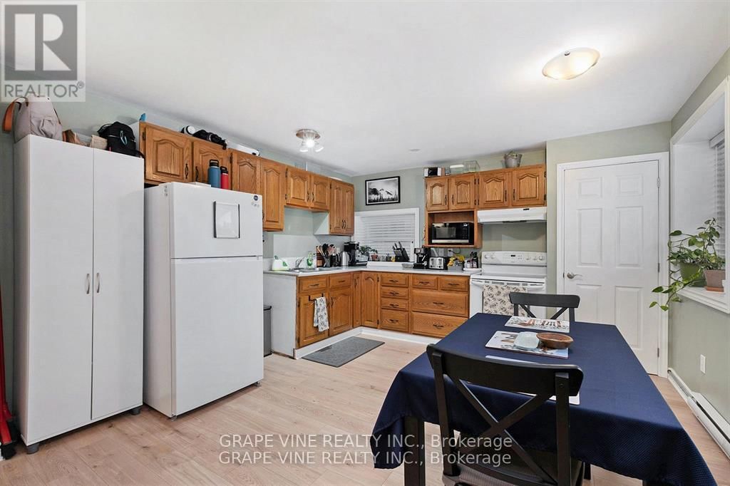 261 ELGIN STREET WEST Image 11