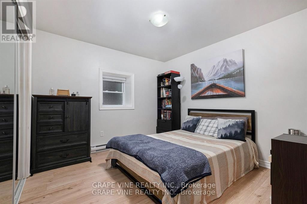 261 ELGIN STREET WEST Image 13
