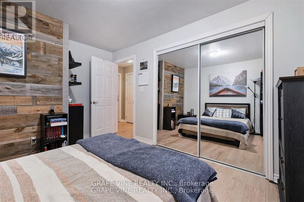 261 ELGIN STREET WEST Image 14