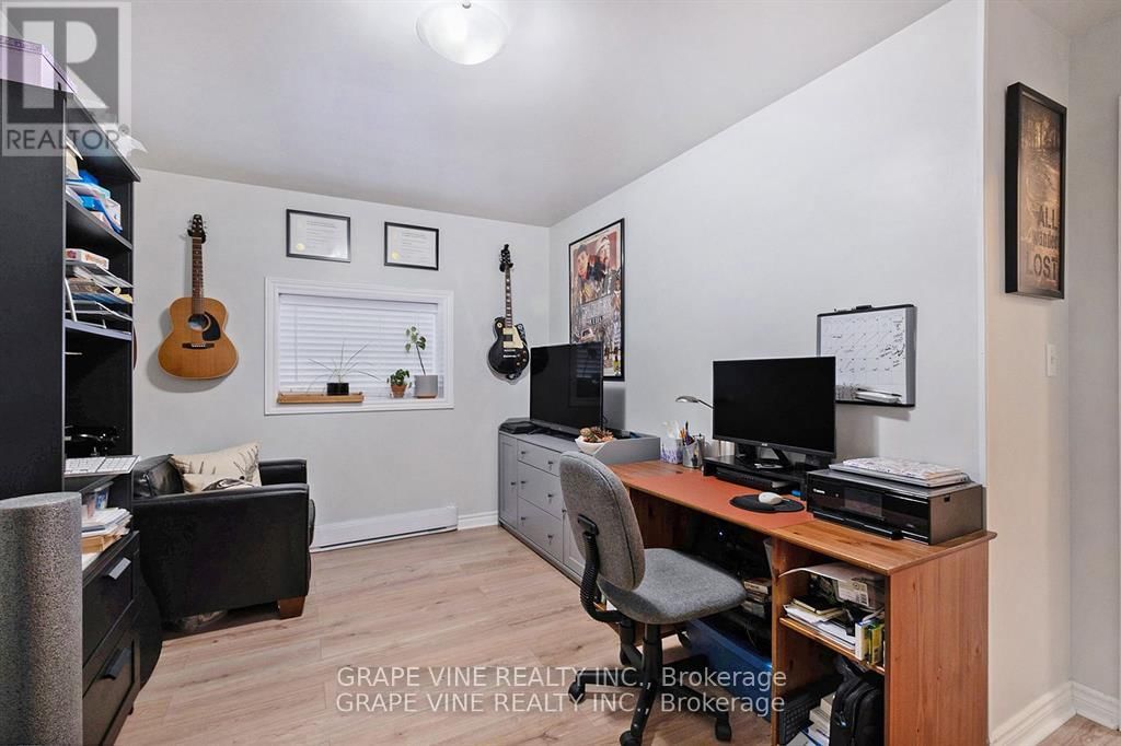 261 ELGIN STREET WEST Image 16