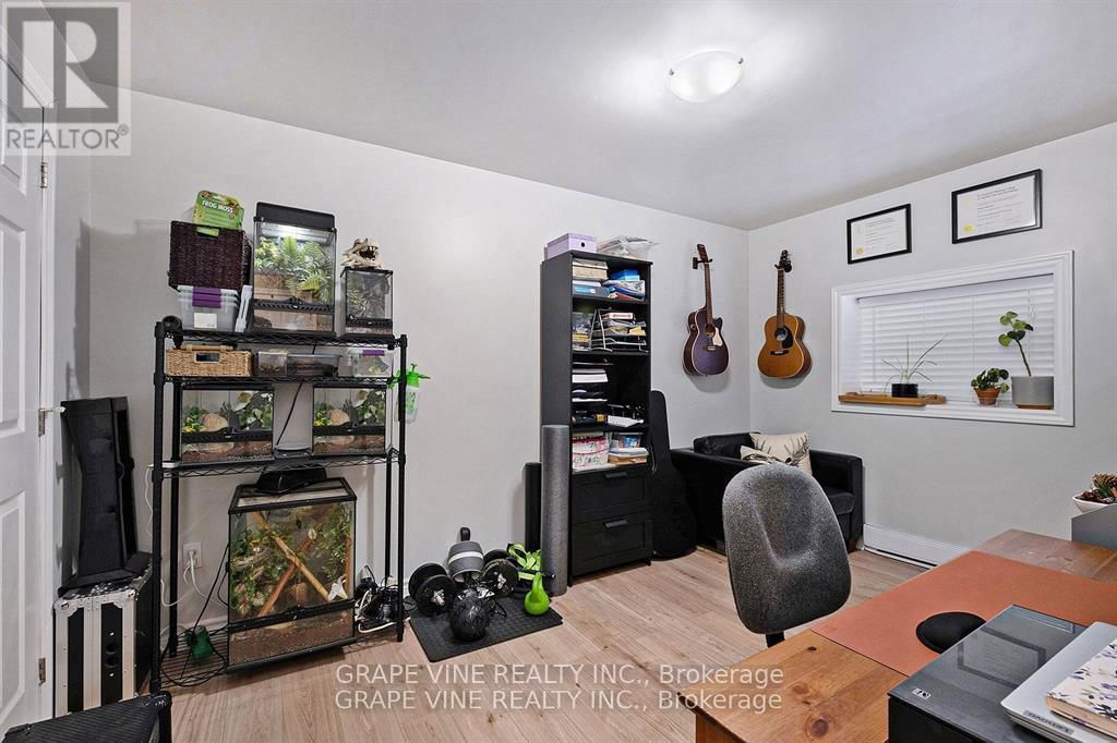 261 ELGIN STREET WEST Image 17