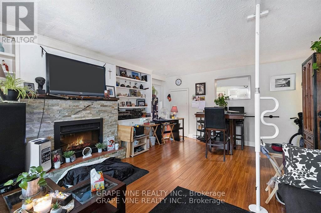 261 ELGIN STREET WEST Image 20