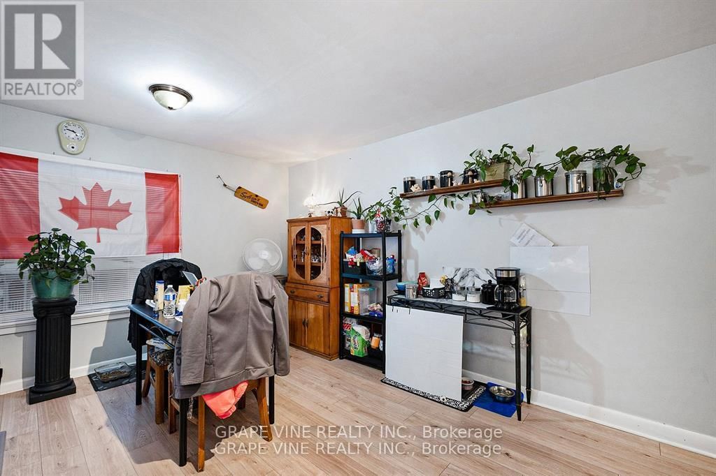 261 ELGIN STREET WEST Image 24