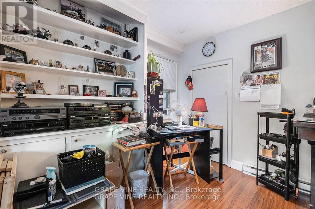 261 ELGIN STREET WEST Image 28