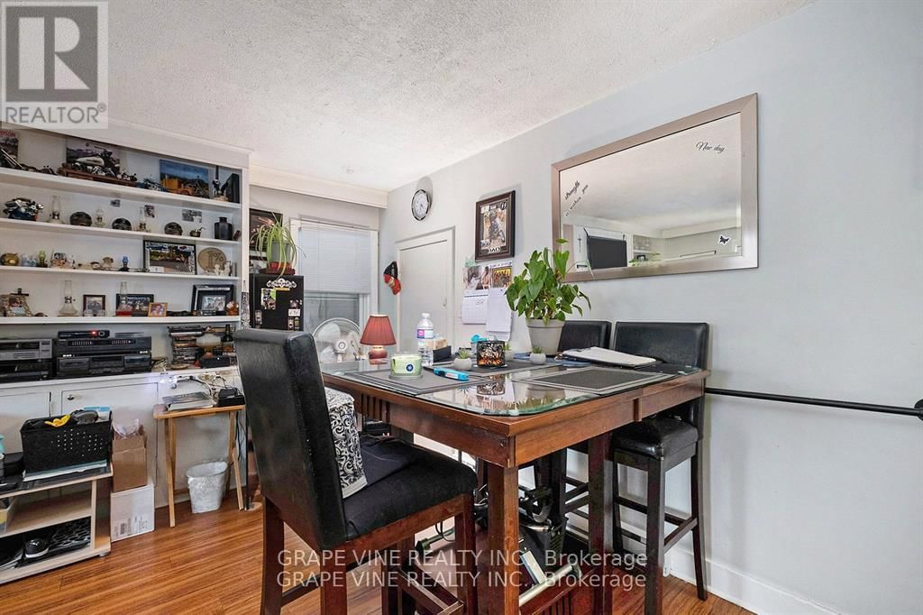 261 ELGIN STREET WEST Image 29