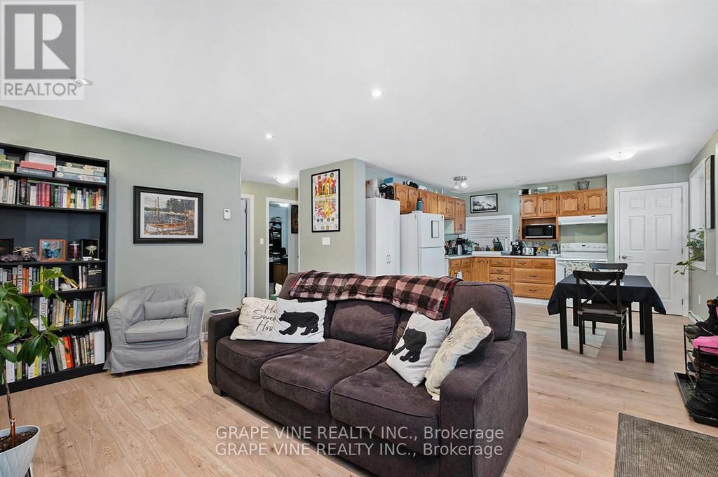 261 ELGIN STREET WEST Image 6