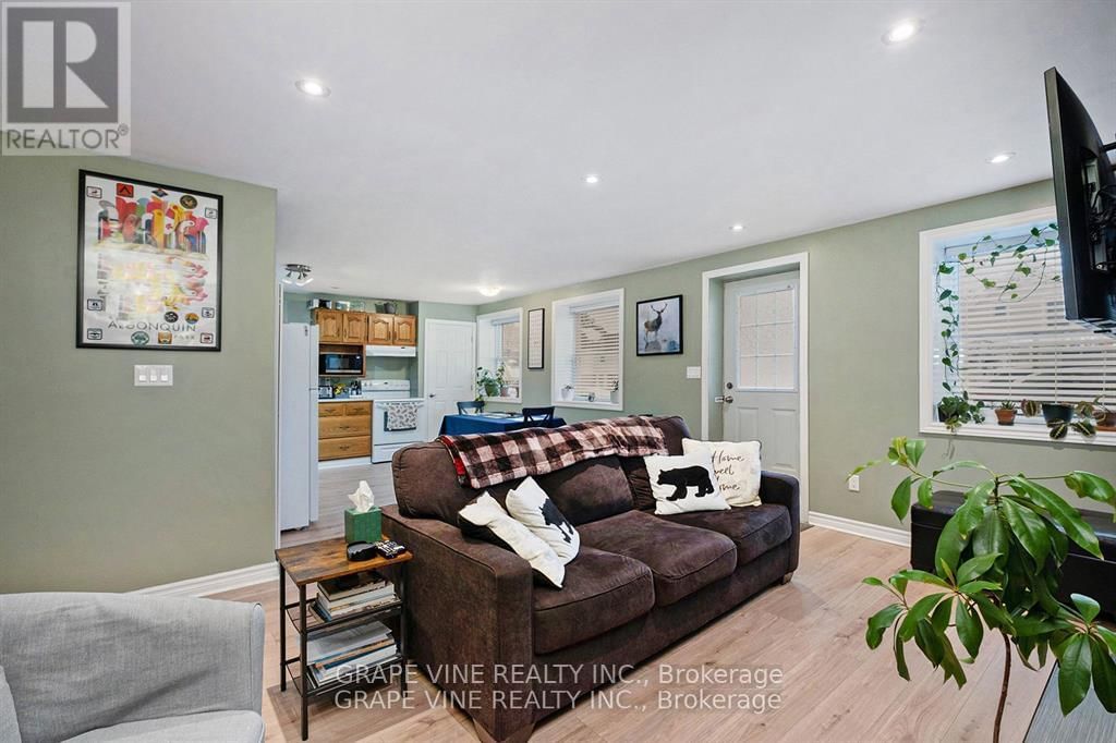261 ELGIN STREET WEST Image 8