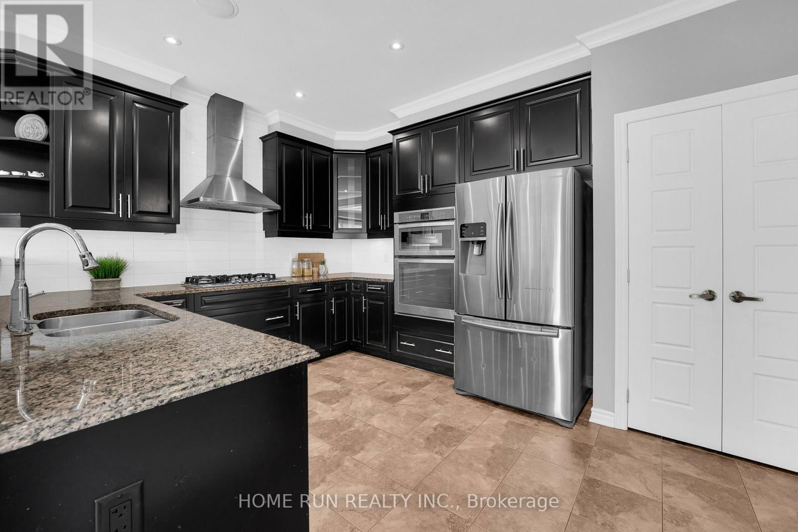 335 GALLANTRY WAY Image 15