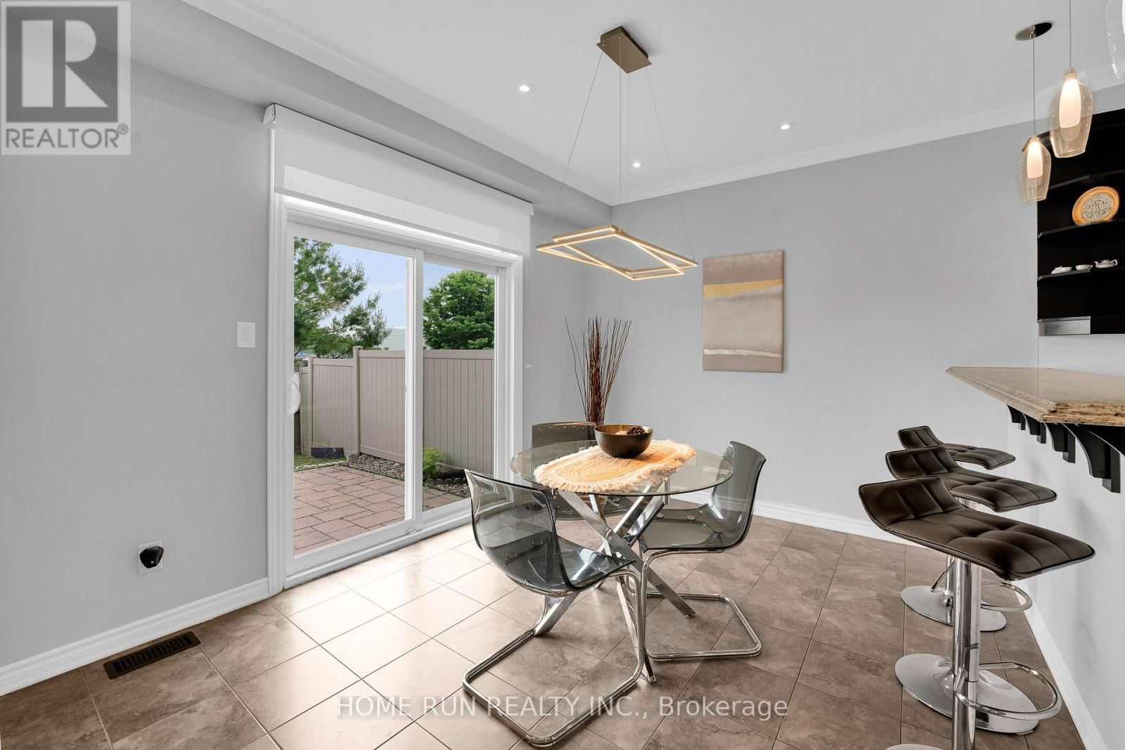 335 GALLANTRY WAY Image 19
