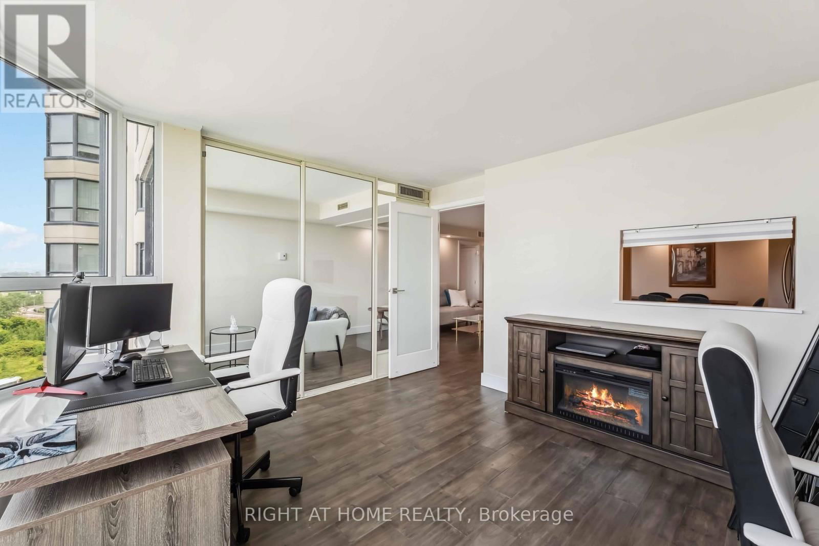 1608 - 1500 RIVERSIDE DRIVE Image 20