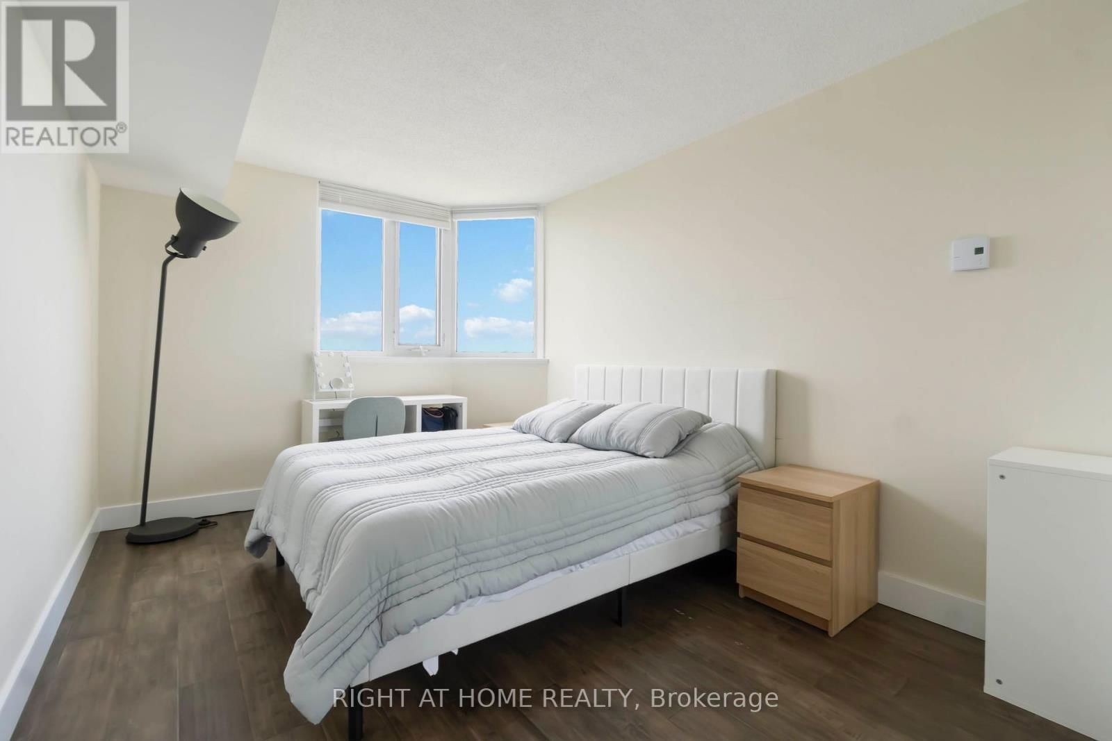 1608 - 1500 RIVERSIDE DRIVE Image 24