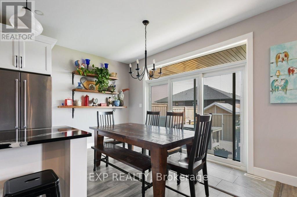 83 ESSEX DRIVE NORTH Image 11