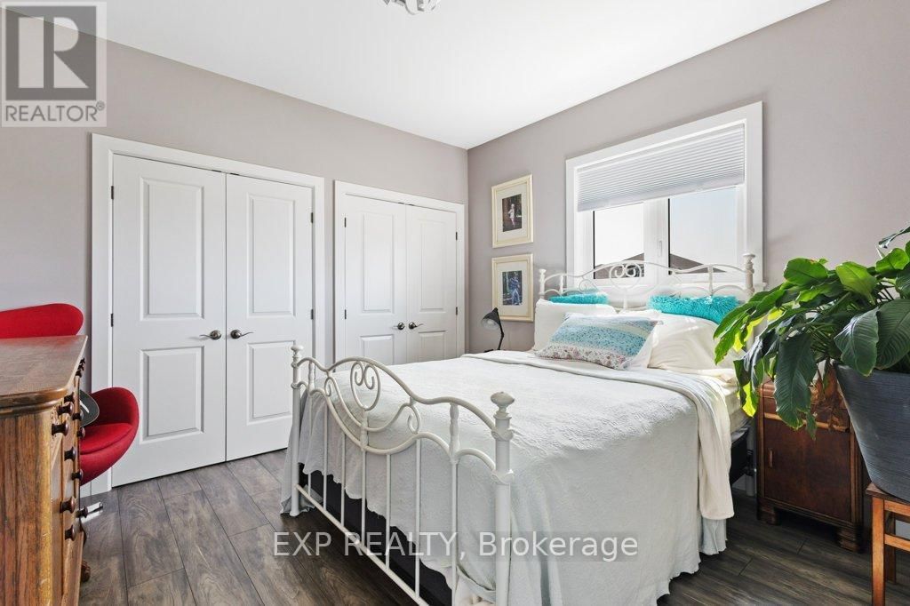 83 ESSEX DRIVE NORTH Image 12