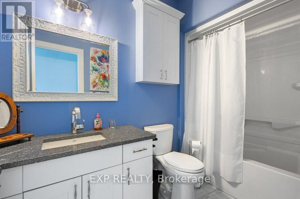 83 ESSEX DRIVE NORTH Image 13