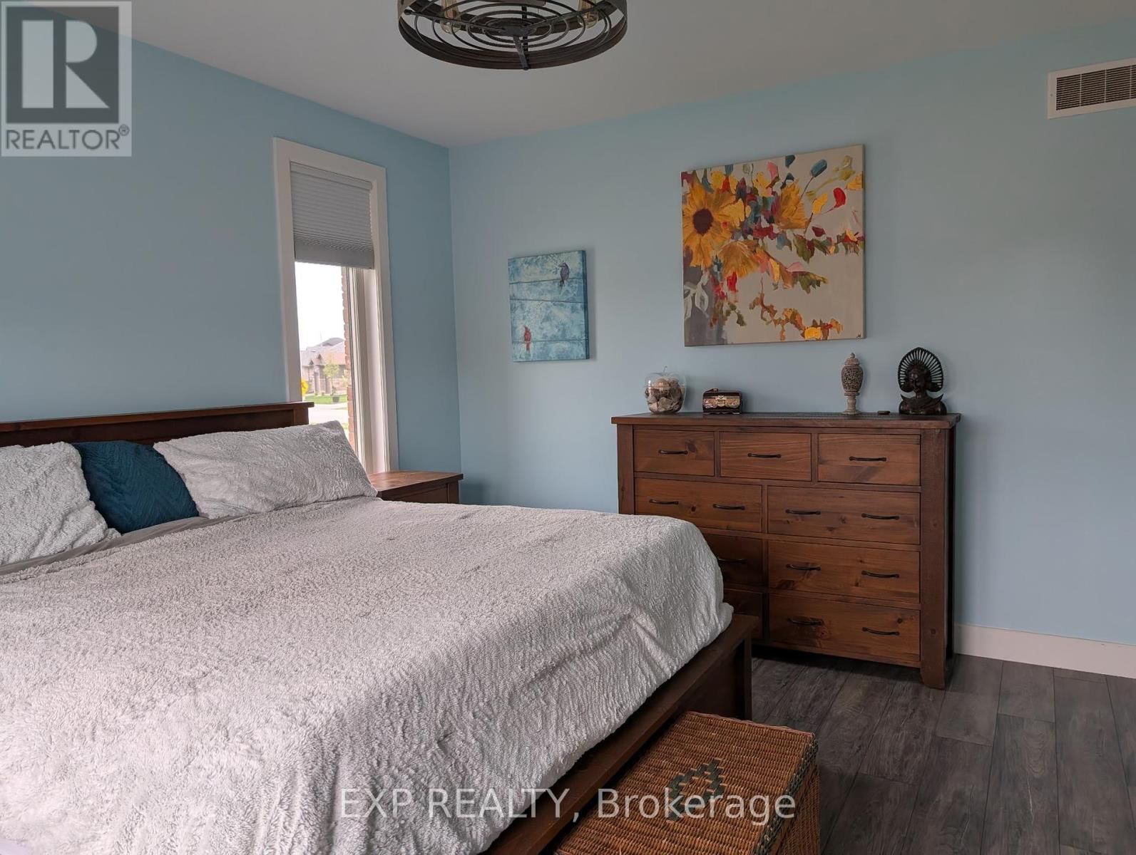 83 ESSEX DRIVE NORTH Image 18